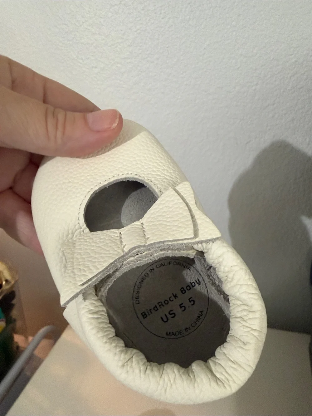 New BirdRock Moccasins Baby Girl White Bow Size 5.5 NWOT